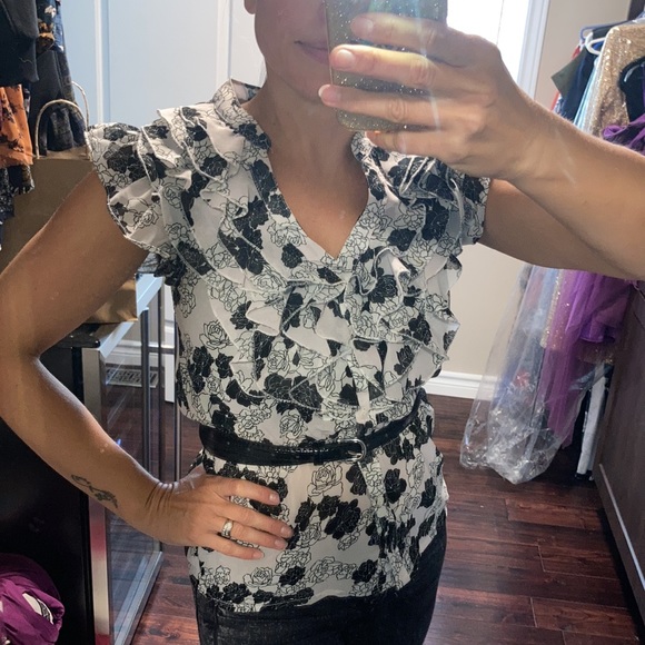 Ruffled sheer blouse. - Picture 4 of 5